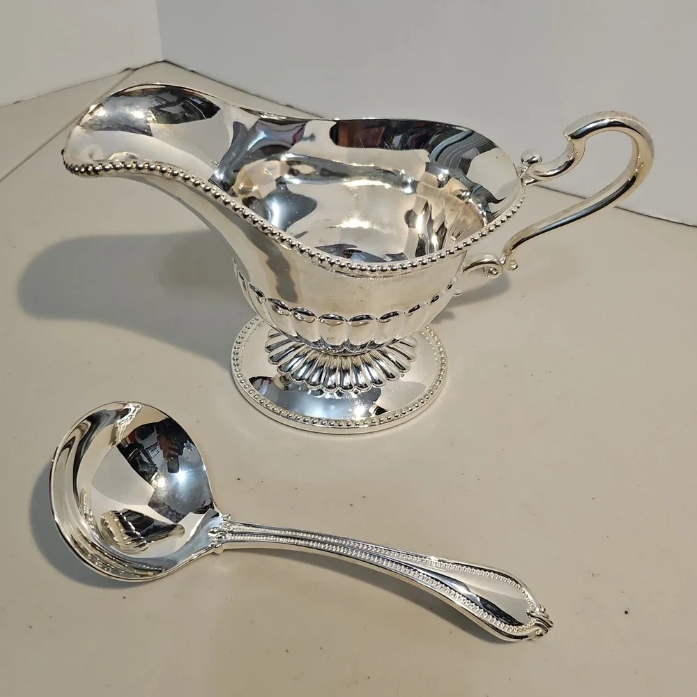 International Silver Co Silver Plated Gravy Boat W/ Ladle